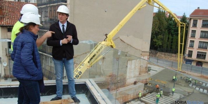 El alcalde visita las obras del mercado