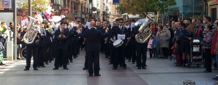 Música ligera, swing y pop en el concierto de la Banda en Mariano Granados