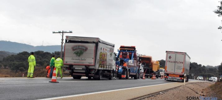 El lugar del accidente donde se ha cortado uno de los carriles./SN