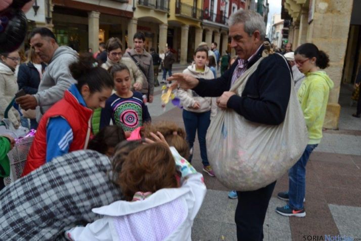 Gigantes y Cabezudos por el centro de Soria