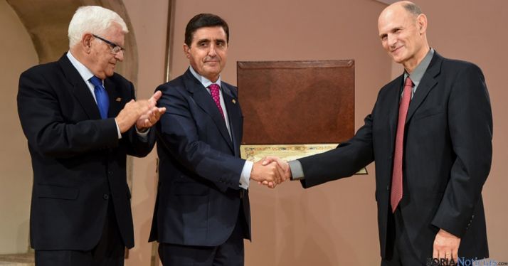 Juan Carlos Izpisúa (dcha.), Carlos Martínez Izquierdo y Juan Manuel Ruiz Liso. / SN