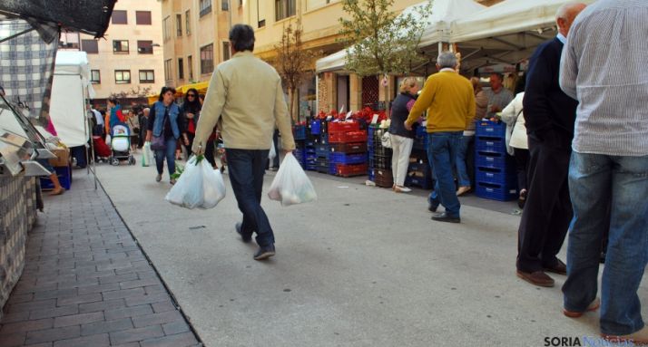 Imagen de un mercadillo de jueves en la capital. / SN