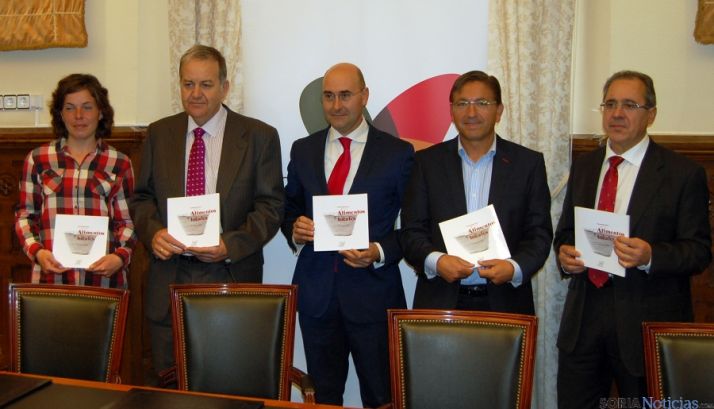 El libro presentado en la Diputación./Dip