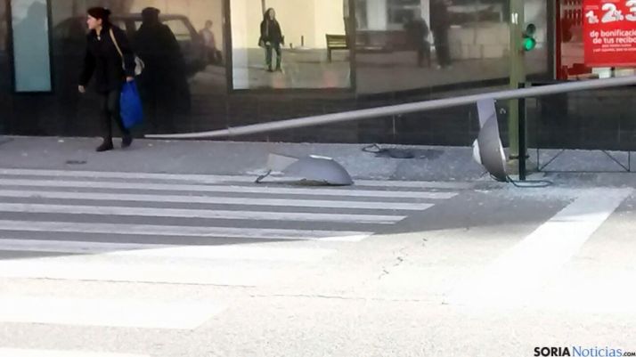 La farola, en el suelo./SN