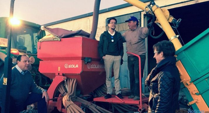 Tomás Cabezón, en el centro.