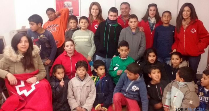 Niños y voluntarios del programa./SN