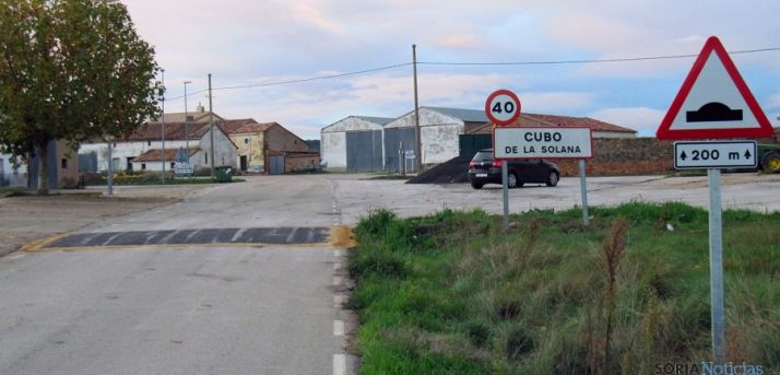 Distinos lomos de burro instalados en el municipio