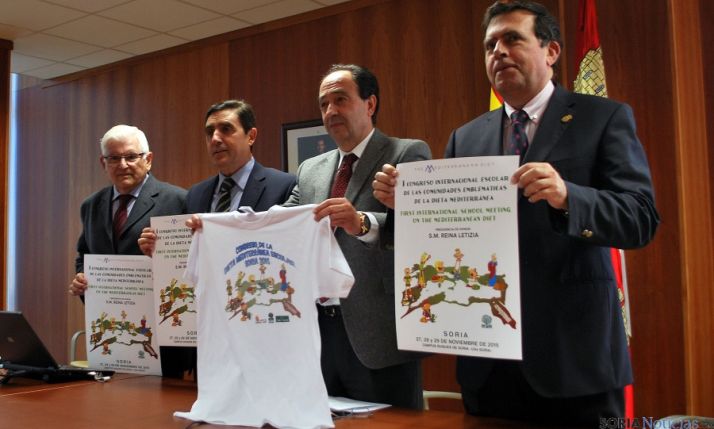 Ruiz Liso, (izda.) Martínez Izquierdo, López Represa y Barrio Pérez, en la presentación del congreso. / SN