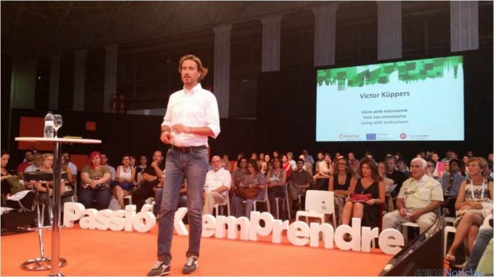 Víctor Küppers, en una de las conferencias que ha ofrecido