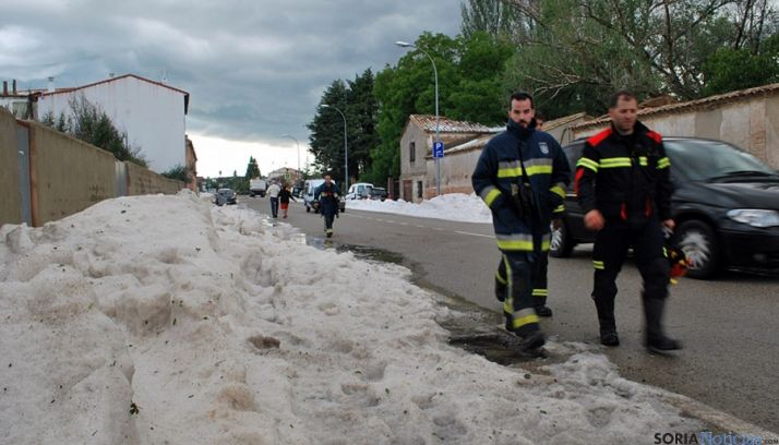 Imagen de una de las calles tras la tremenda borrasca.  / SN
