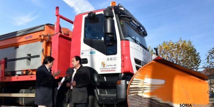 El delegado territorial (dcha.) y el jefe del Servicio Territorial de Fomento