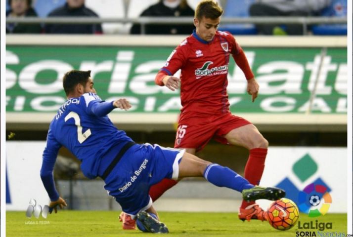 Uno de los lances del encuentro de este sábado en Los Pajaritos. / LFP