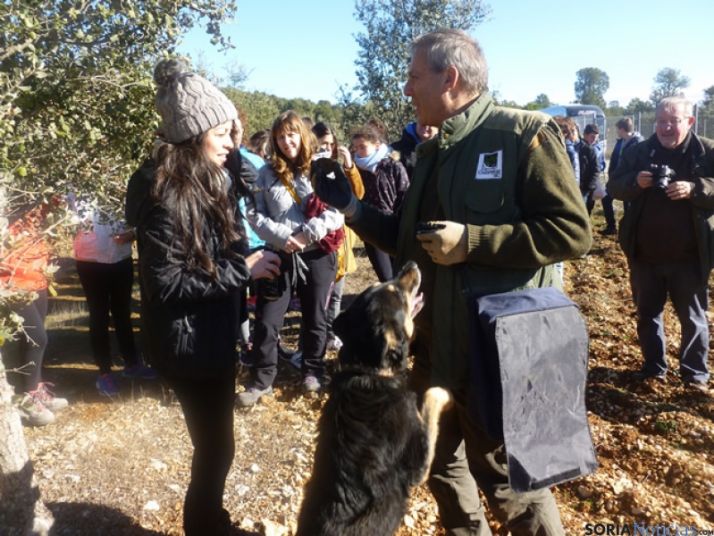 Escolares en la caza de la trufa
