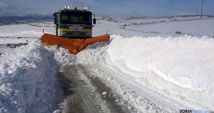 Un quitanieves de la Diputación en una imagen de archivo. 