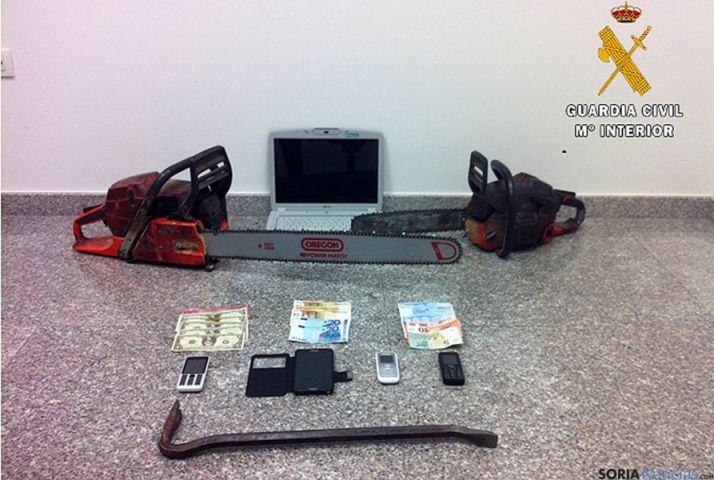 Material y dinero incautado. / Subdeleg.