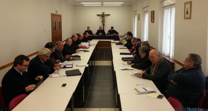 Los sacerdotes, en el Consejo Presbiteral.