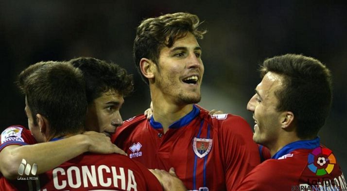 Los jugadores del Numancia festejan el gol que da tres puntos a los rojillos. / LFP