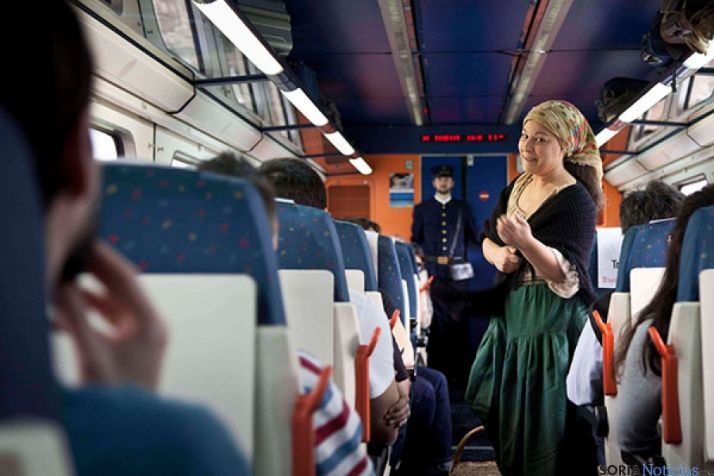 Representación ambientada dentro del tren turístico machadiano de Soria a Madrid