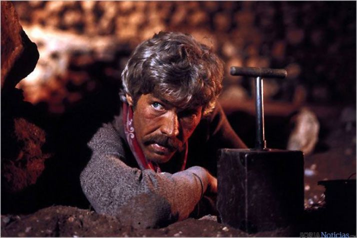 James Coburn encabeza el reparto de la película