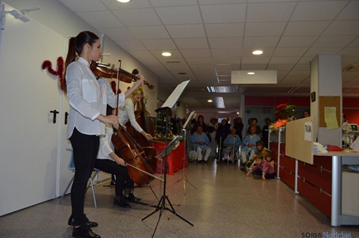 La música ha entrado en el hospital Santa Bárbara.