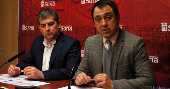 Los concejales Antón (izda.) y Muñoz este miércoles. / SN