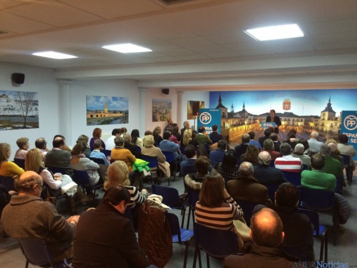 Asistentes al acto electoral