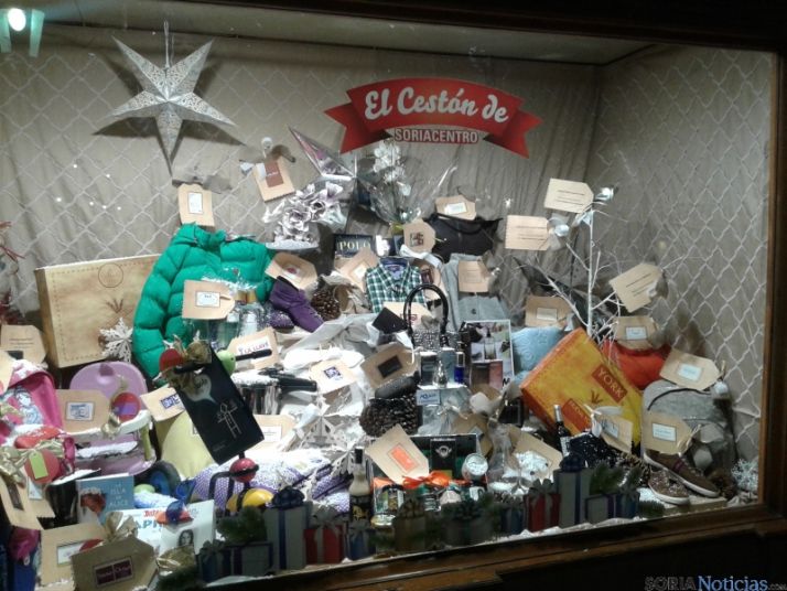 El Cestón, en el escaparate de La Llave de la plaza Mayor