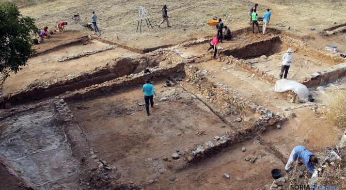 Excavaciones en el yacimiento. / Jta.