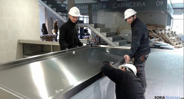 Labores en el interior de las instalaciones del nuevo mercado./SN