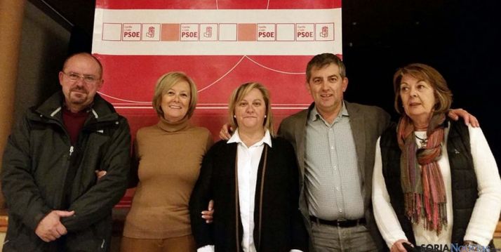 Candidatos socialistas en Pinares este viernes.