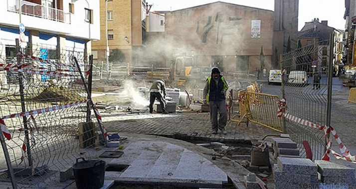 Obras en la plaza este miércoles. / SN