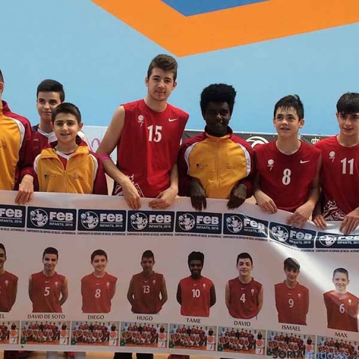 Hugo García, en el centro.