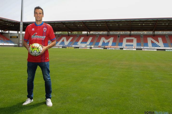 Óscar Díaz, en su presentación con el Numancia.