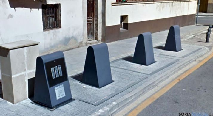 Contenedores soterrados en El Burgo. / GM