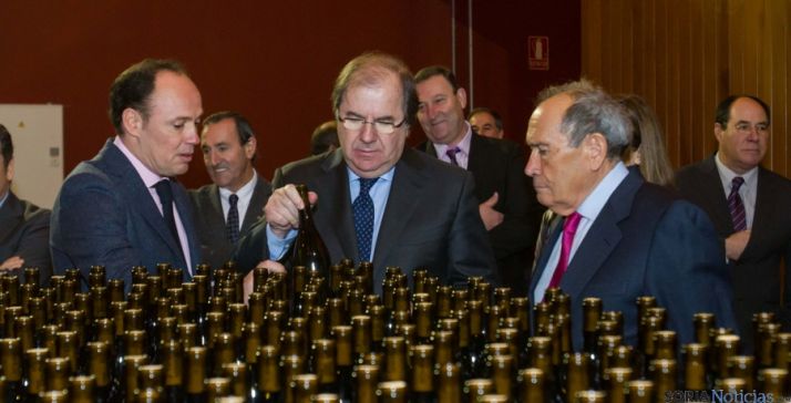 Herrera, en la visita realizada hoy miércoles a la bodega Protos.