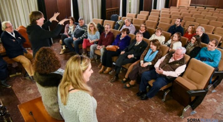 Carlos Martínez, en la reunión mantenida con los aspirantes a Jurados esta semana. / SN