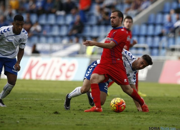 Una de las imágenes del partido en Tenerife.