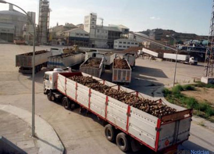 Camiones con remolacha. / SN