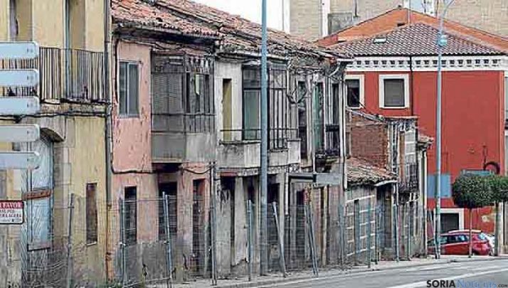 Imagen de algunos edificios en ruina de la calle Hospicio. / SN