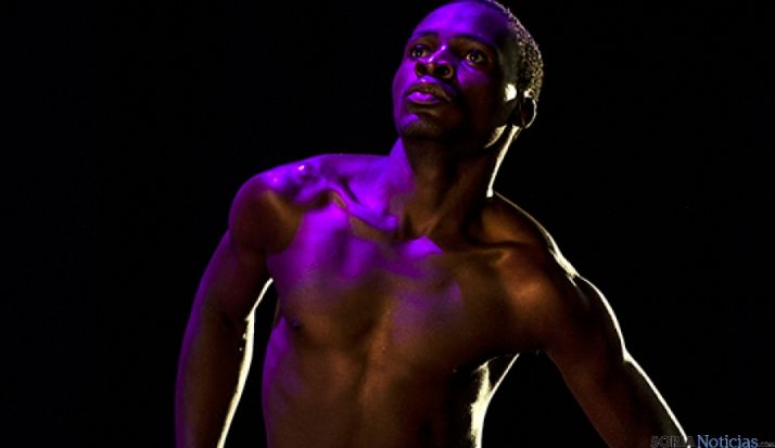 Uno de los bailarines del espectáculo.