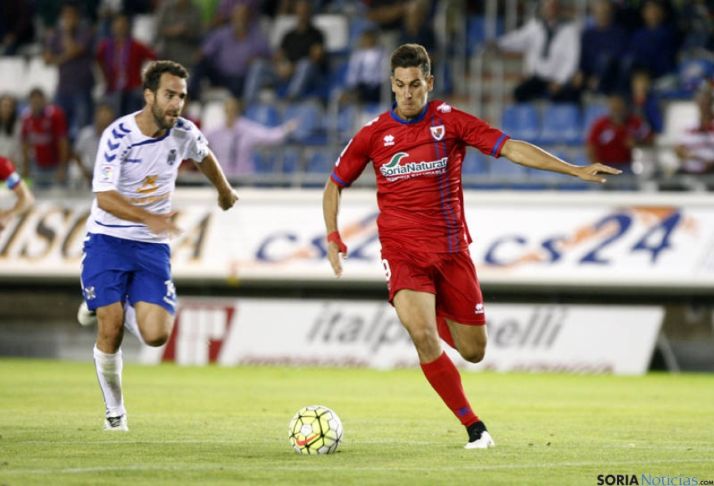 Alex Alegría, en una acción con el Numancia.