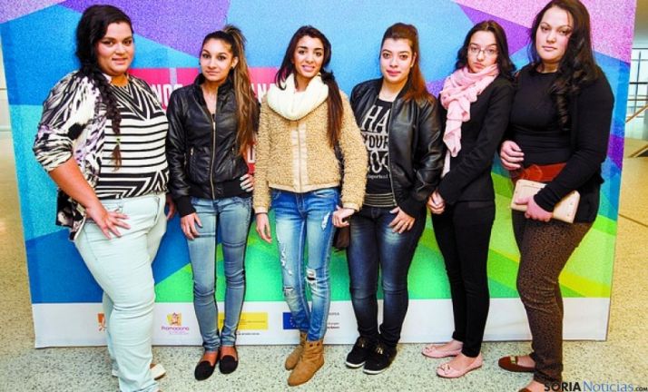 Estudiantes de etnia gitana.