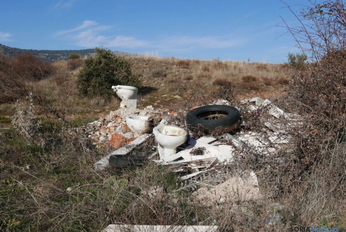 Vertedero en Chavaler
