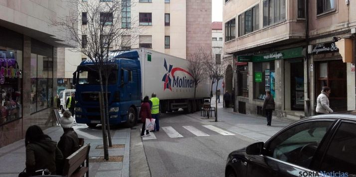 El camión, atascado. / SN