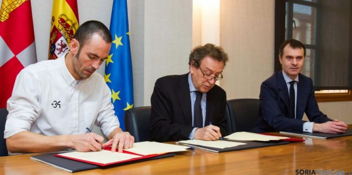 Firma del protocolo de colaboración. / Jta.