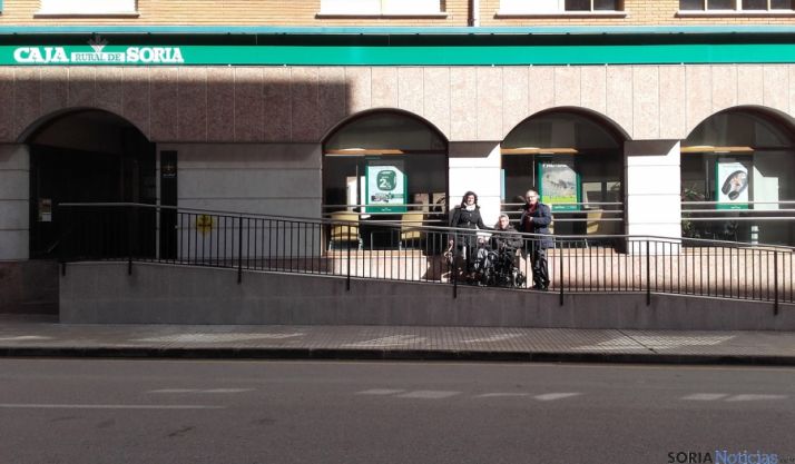 La rampa de acceso a la oficina.