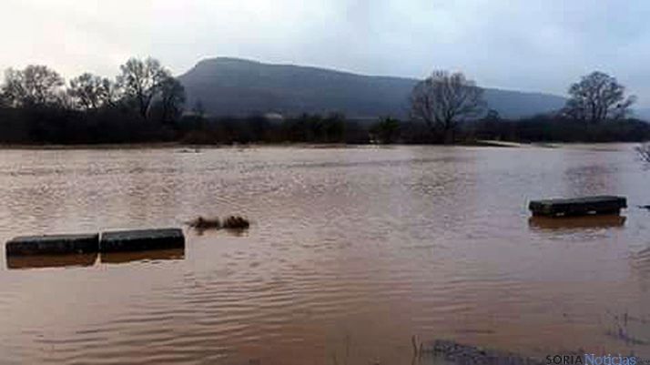 El agua anega amplias zonas en Valonsadero. / SN