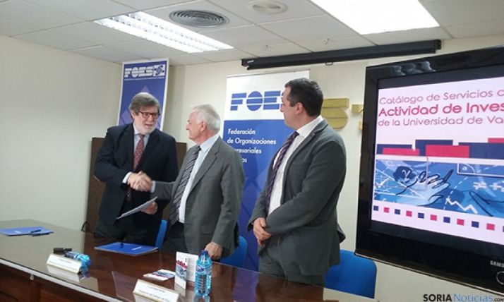 Firma del convenio entre la UVa y FOES.