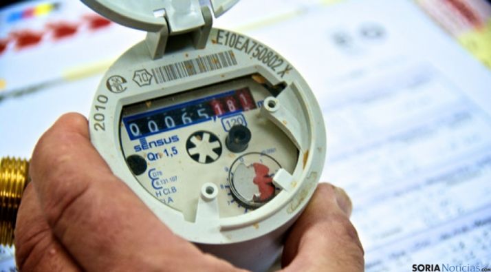 Los nuevos contadores pueden suponer en torno a 150 euros por vecino.