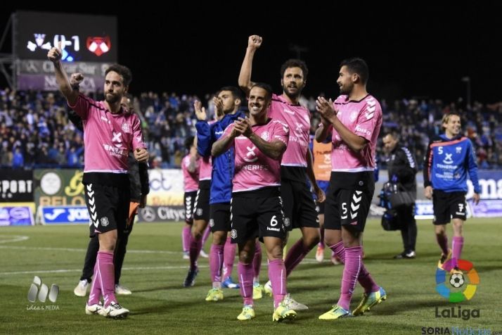 Los jugadores tinerfeños celebran su triunfo en Leganés.
